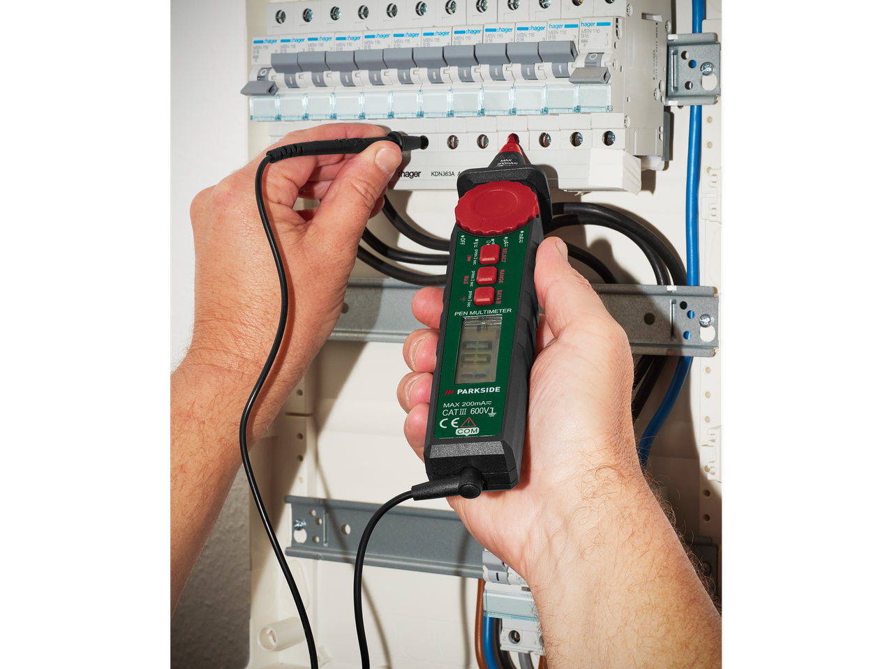 Parkside® olovka multimetar mjeri Hager električnu ploču.