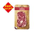 Pakket entrecôte med et rødt skilt, der siger 'Fast lav pris'.