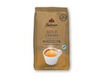 Bellarom Gold Crema kaffebønner i en pose med en kop kaffe.