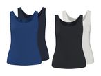 Fire tanktoppe i blå, mørkeblå, sort og hvid med størrelsesmærker.