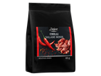 Must kott Deluxe Chilli Salami Minis'ega, maitsev suupiste, kaaluga 60g.