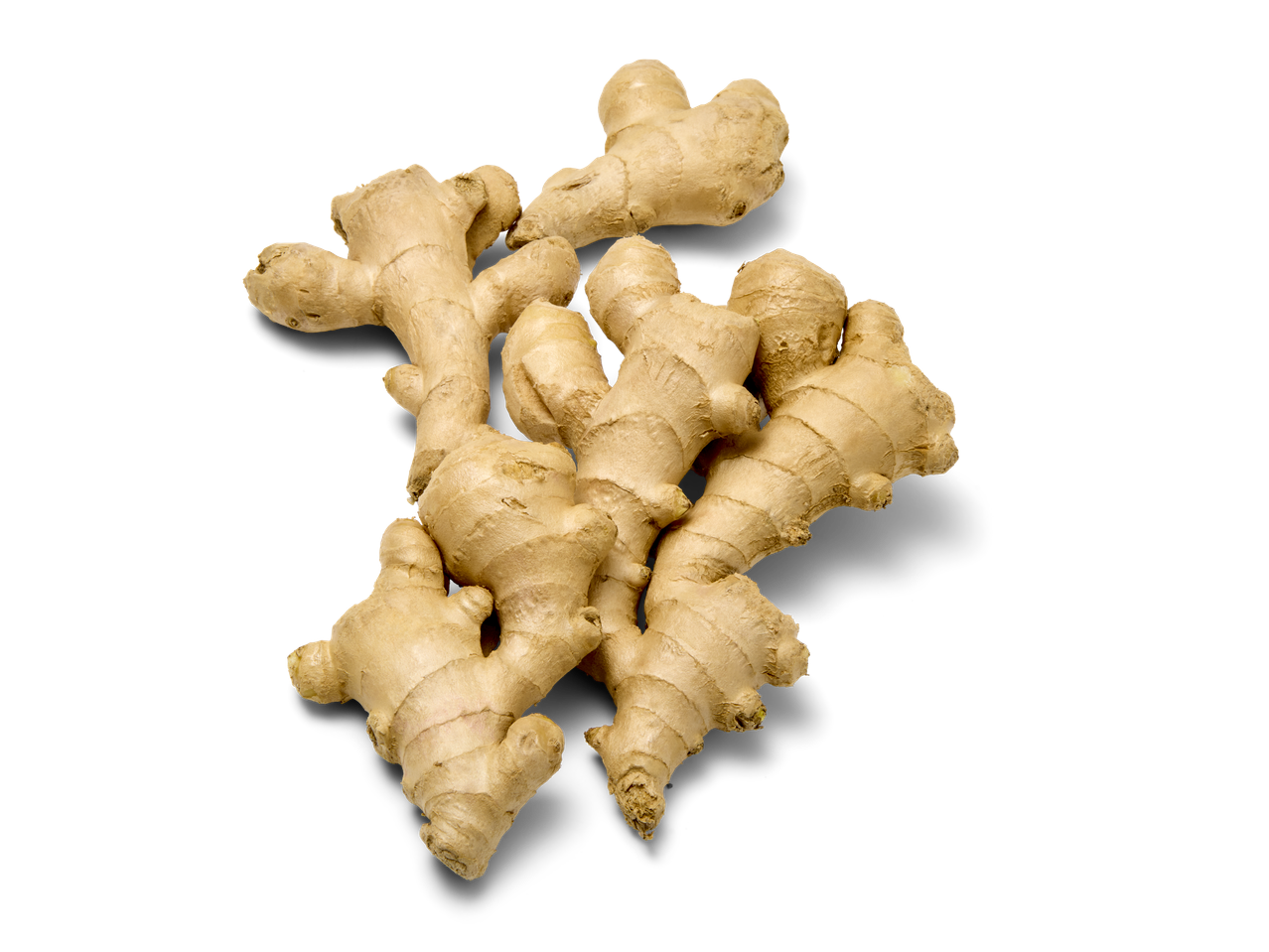 Meerdere gemberwortels op een zwarte achtergrond.