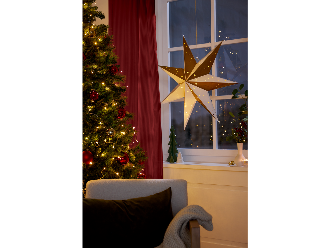 LIVARNO home LED Christmas Star Lantern in a festive room with a Christmas tree.
