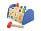 Holz-Steckspiel mit Hammer und bunten Stiften mit Tierillustrationen
