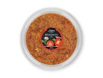 En skål med Ajvar, en rød peberfrugt- og aubergine relish.