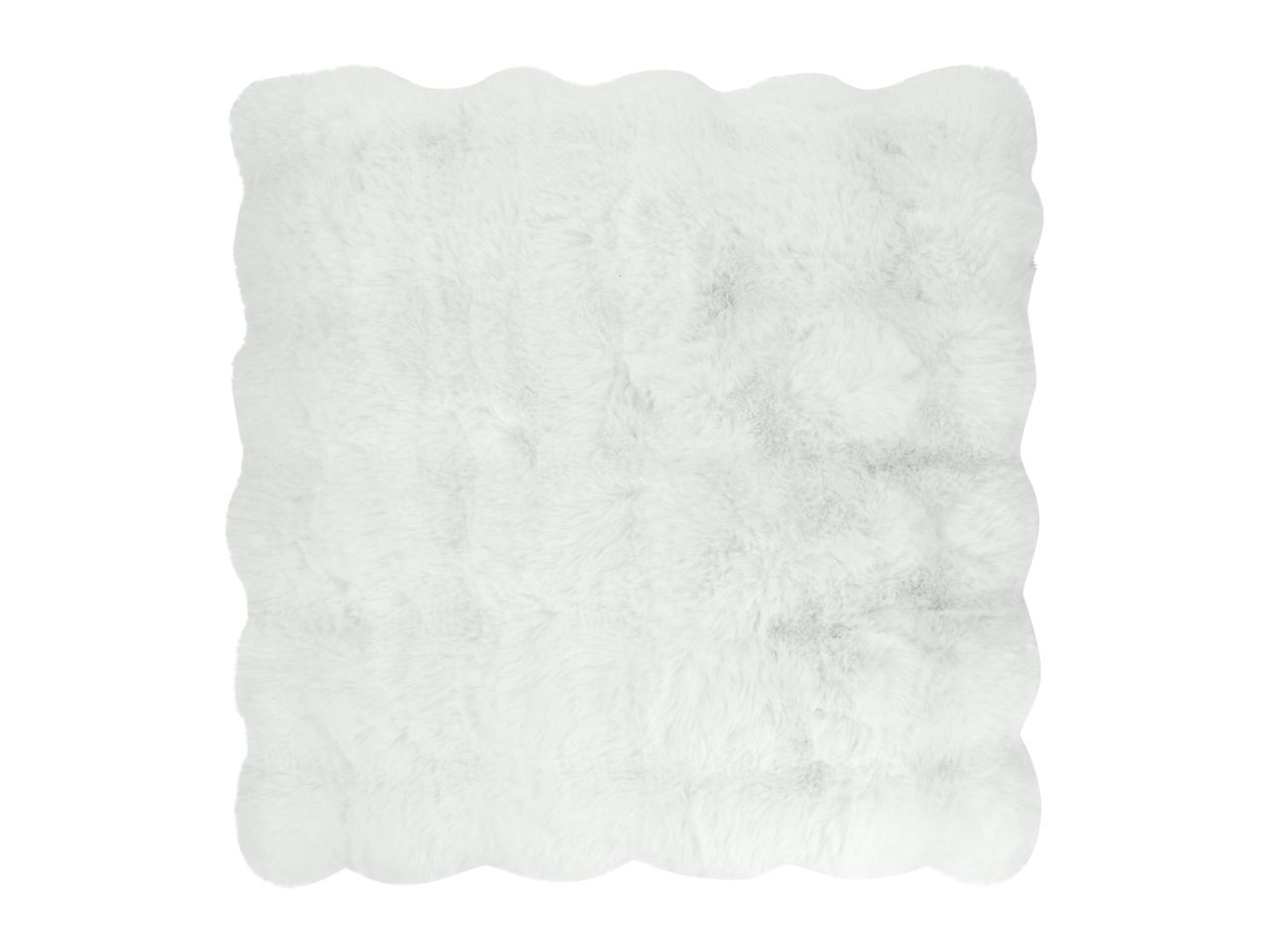Soft white faux fur rug with wavy edges