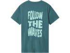 ESMARA KIDS póló türkizkék alapon, „FOLLOW THE WAVES” felirattal.