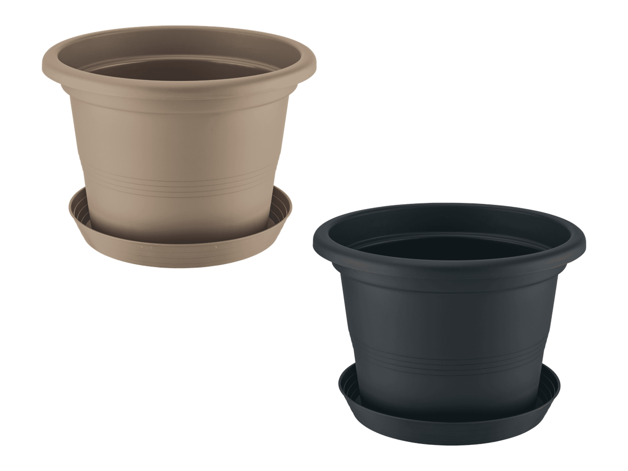 Kaksi pyöreää kukkaruukkua aluslautasineen, toinen beigenvärinen ja toinen tummanharmaa.