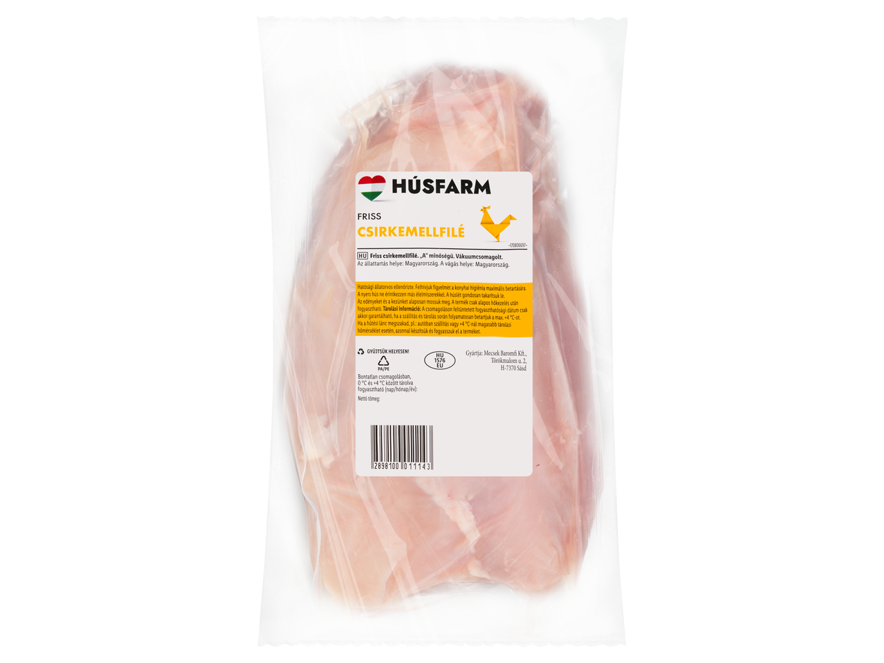 Húsfarm friss csirkemellfilé vákuumcsomagolásban, magyar zászlóval és origami kakassal.