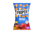 Zak paprikalentilchips met een man onder een parasol en paprika's, 93 kcal per portie, 85g.