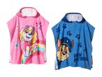 To badehåndklæder med hætte til børn, et lyserødt med en hund og et blåt med en hund og teksten 'PAW PATROL'.