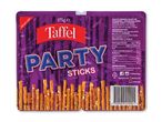 En lilla pose med saltstænger, der viser produktnavnet 'PARTY STICKS' og ernæringsoplysninger.