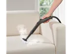 Limpeza de sofá com limpador a vapor.
