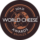 World Cheese Awards 2024-25 Bronze Medaille Siegel mit Globus und Käsemesser.