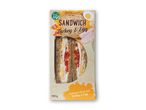 En indpakket sandwich med kalkun og æg, mærket 'SELECT & GO'.