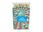 Verpakking knapperige zoute popcorn in bioscoopstijl met een feestelijk ontwerp.