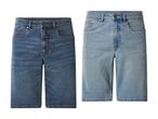 To par denimshorts i forskellige blå nuancer, en mørkere og en lysere vask.