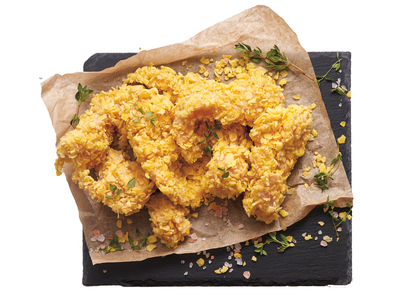 Панирани пилешки филенца с корнфлейкс, гарнирани с мащерка и едра сол върху хартия за печене.