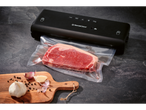 Máquina de vácuo SilverCrest com carne embalada a vácuo e alho.