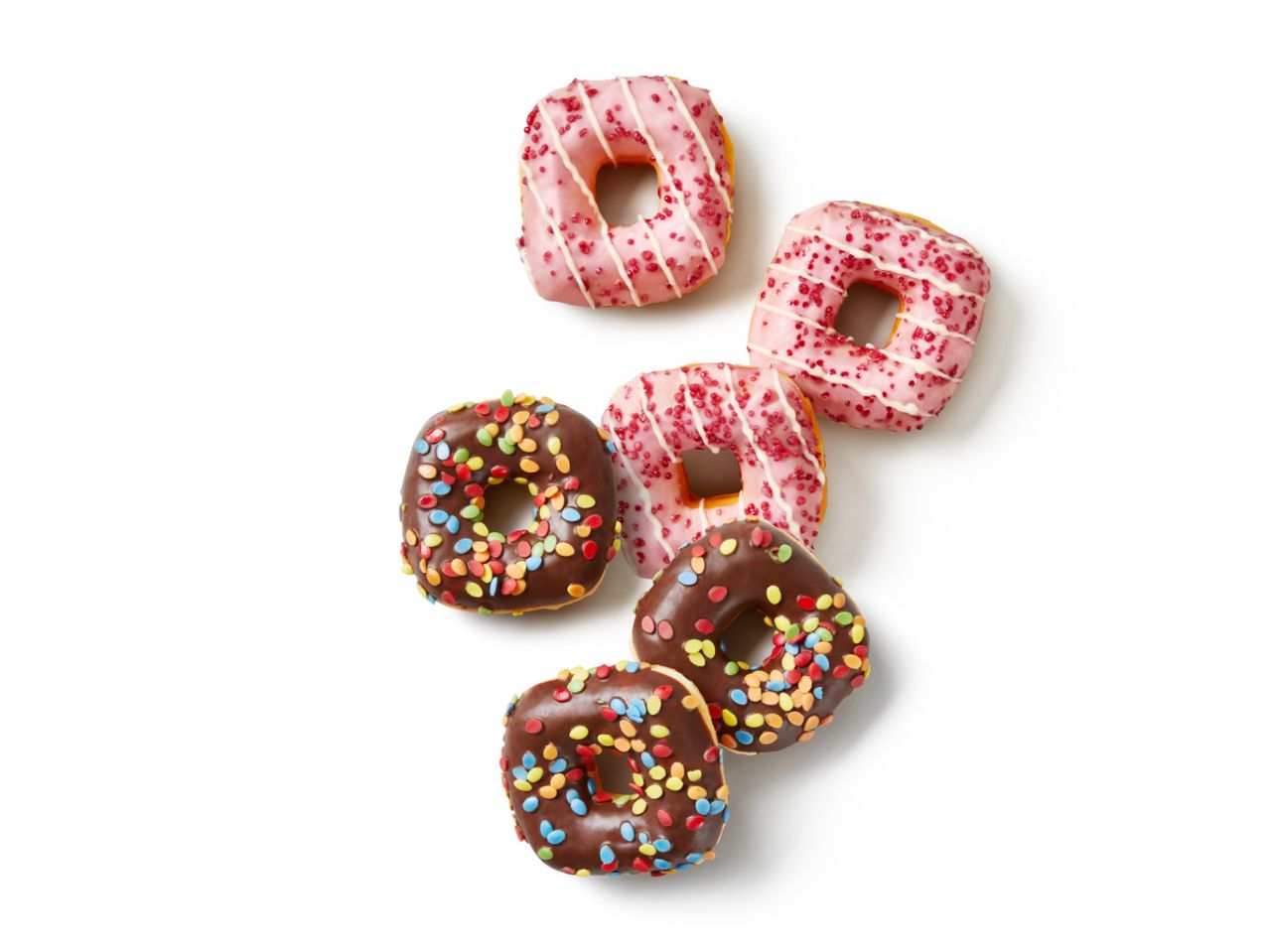 Sei deliziosi donut quadrati con diverse glassature e codette colorate.