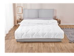 Piumino LIVARNO home 4 Stagioni su un letto in una camera moderna.