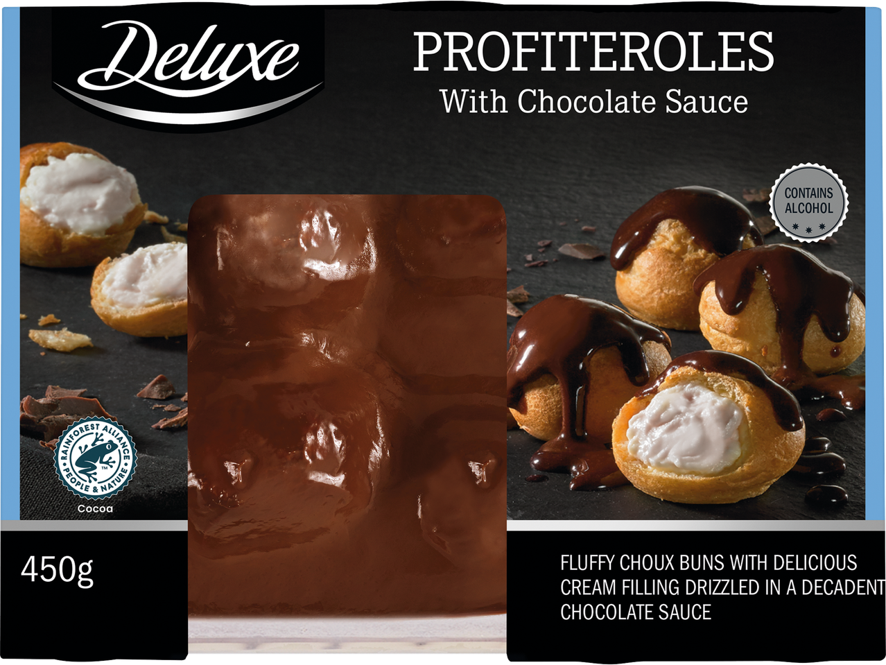 Profiteroles med chokladsås, fyllda med kräm och märkta med Rainforest Alliance-certifiering.
