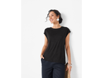 Vestido-blusa Esmara para mulher com calças azul-escuras e acessórios.