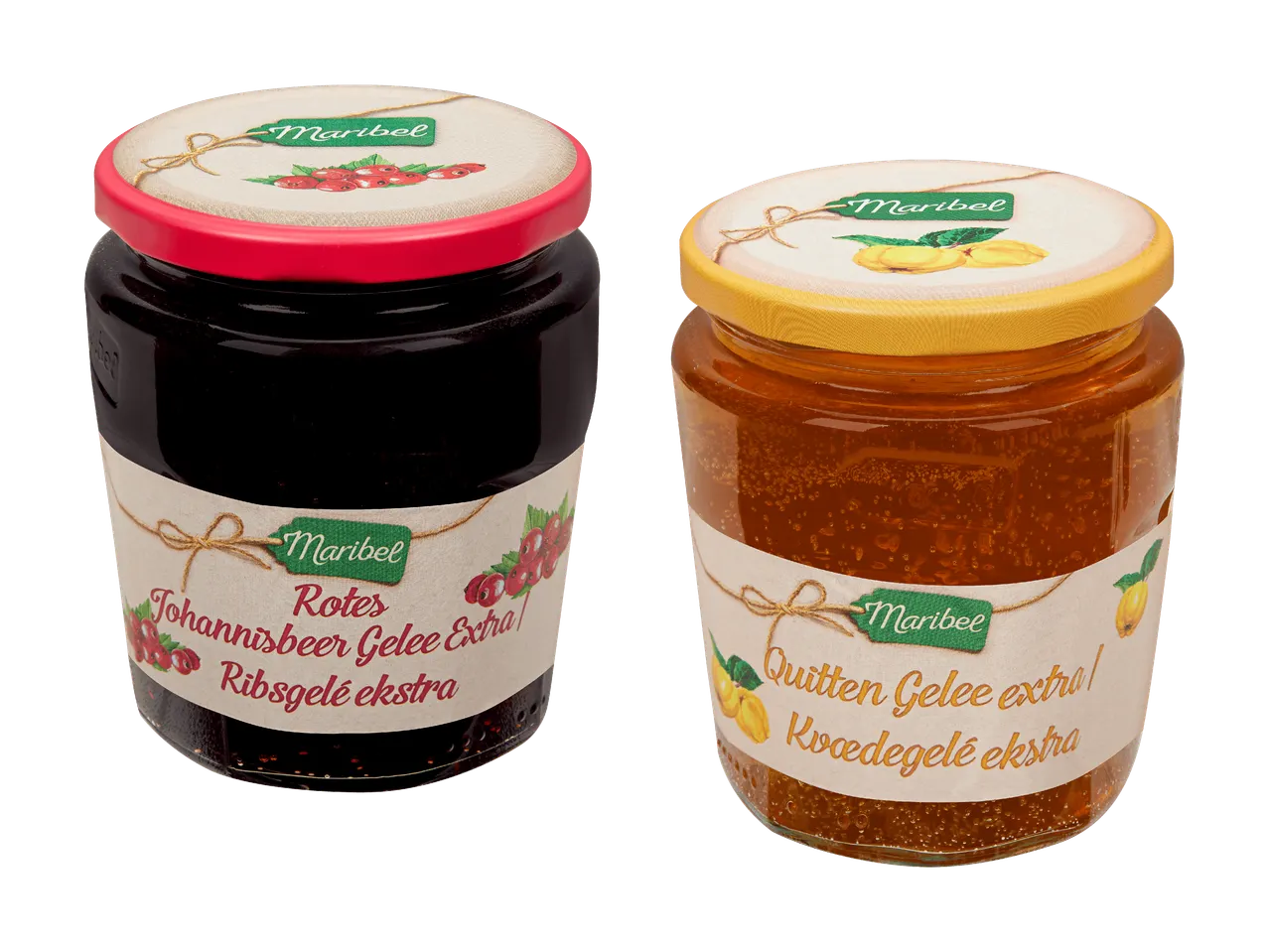 Zwei Gläser Gelee, eines mit roter Johannisbeere und eines mit Quitte, mit rustikalen Etiketten.
