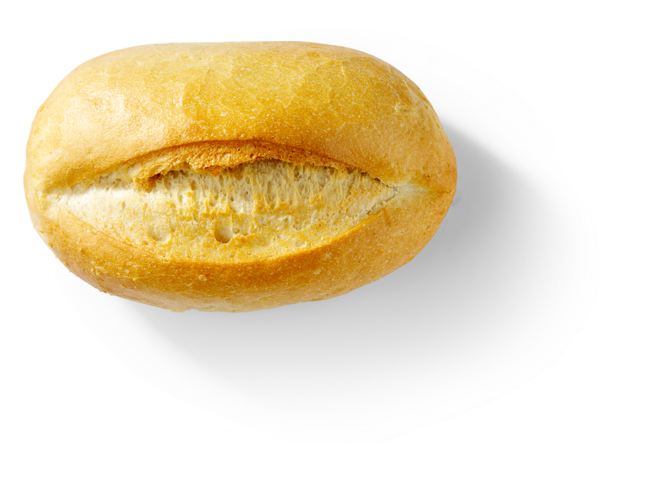 Een goudbruin broodje ligt op een witte ondergrond.