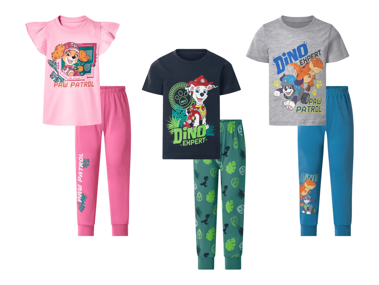 Kolme lasten pyjamisettiä, joissa on koira- ja dinosauruskuvioita.