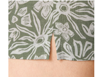 Pijama de damă ESMARA, model floral verde și alb, cu șliț lateral.