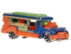 Un jouet Hot Wheels représentant un jeepney philippin coloré.