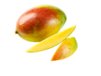 Hele mango en twee mangoschijfjes op een witte achtergrond.