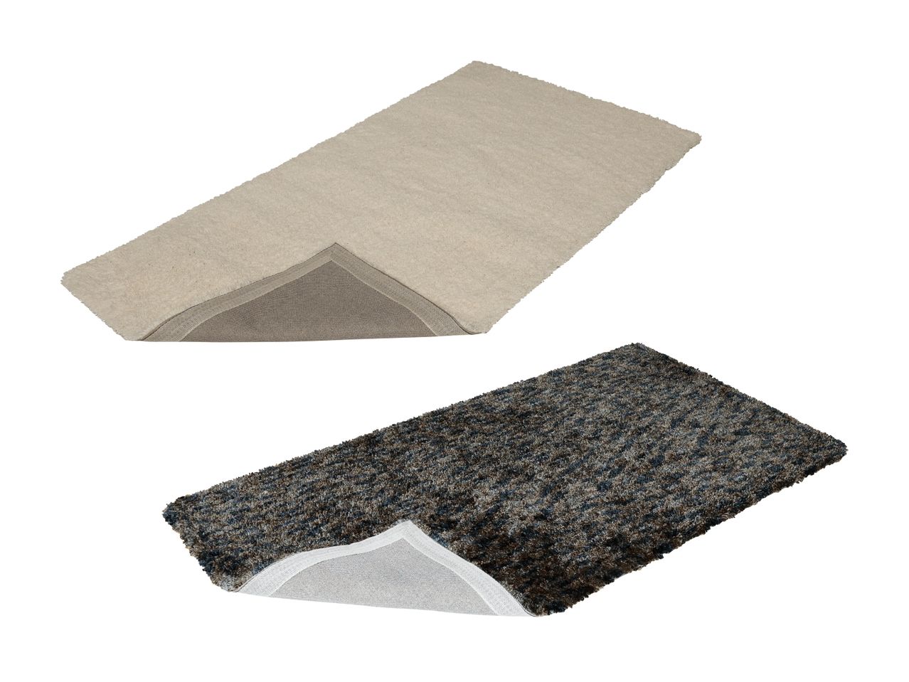To tæpper, et beige og et brunt med mønster, der viser bagsiden.
