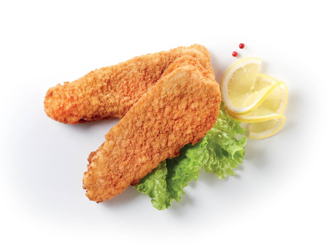 Due filetti di pesce impanati croccanti, serviti con lattuga e limone.