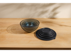 Conjunto de tigelas de mistura SILVERCREST® com tampas numa mesa de madeira.