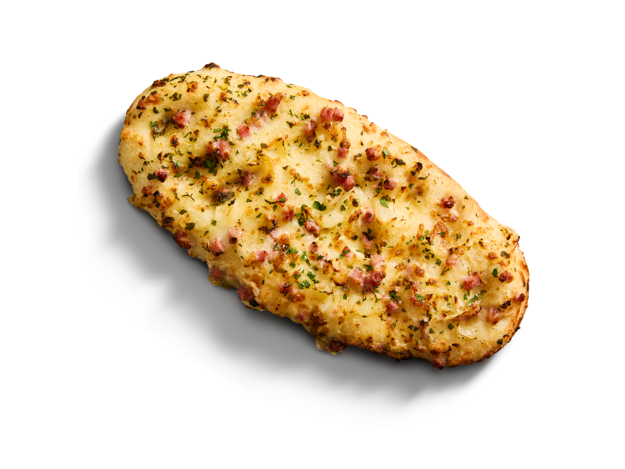 Focaccia mit Speck, Zwiebeln und Kräutern auf einem grauen Teller