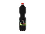 En flaske cola med lime-smag og nul sukker, med en rød hætte og grøn etiket.