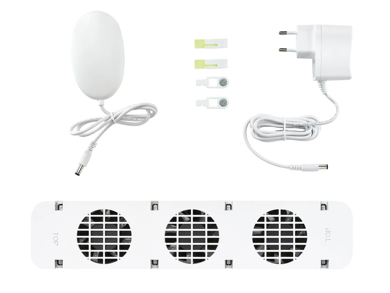 Fehér színű, három ventilátoros hűtőállvány, tápegységgel és kiegészítőkkel.