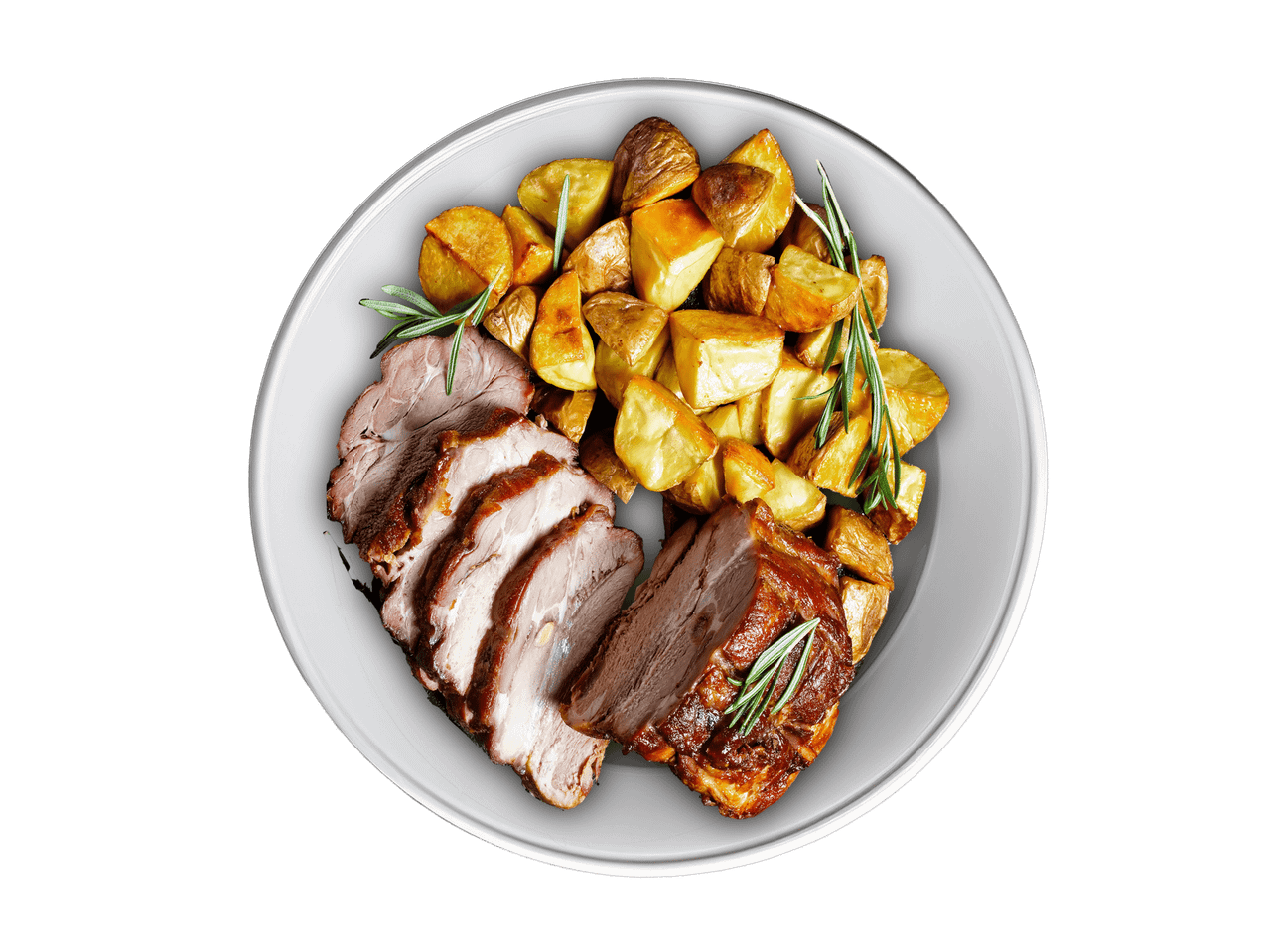 Gebratenes Fleisch mit Rosmarinkartoffeln auf einem weißen Teller.