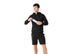 Roupas esportivas masculinas: moletom com capuz e shorts.