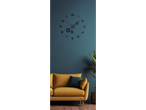 Auriol® Relógio de parede criativo sobre um sofá amarelo num quarto azul.