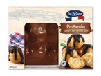 Profiteroles med mørk chokoladesauce i en pakke med fransk tema.