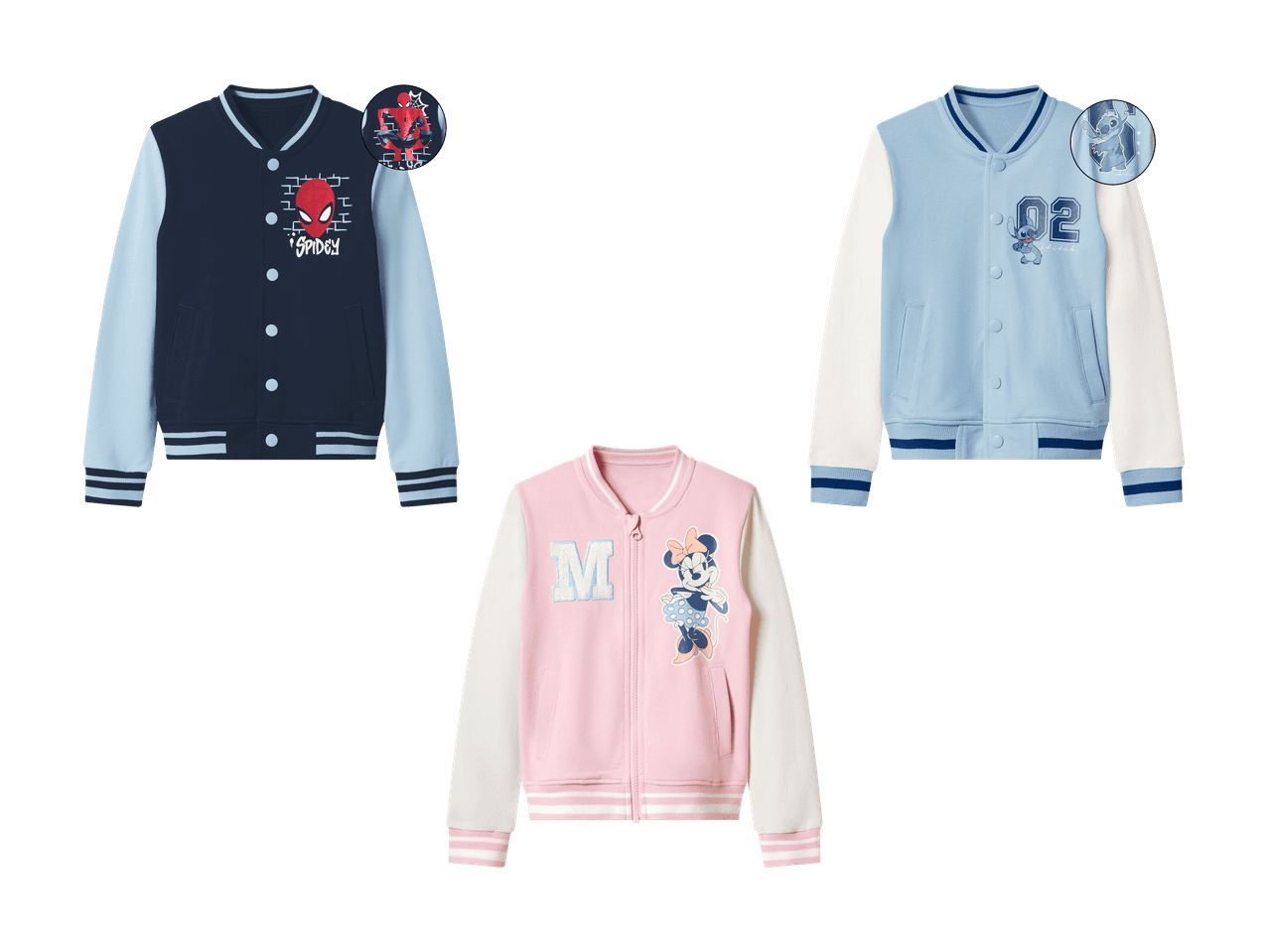 Trois vestes de style universitaire pour enfants : une bleu marine Spidey, une rose Minnie et une bleue Stitch.