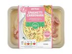 Chef Select Spaghetti Carbonara ready meal, 400g, with ham and creamy cheese sauce.