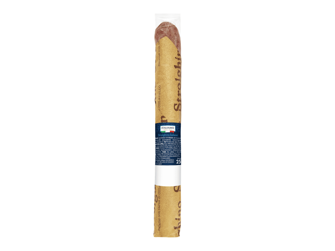 Italialainen Strolghino-salami paperikääreessä valkoisella taustalla.