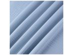 Tissu bleu clair plissé avec une texture douce et froissée.