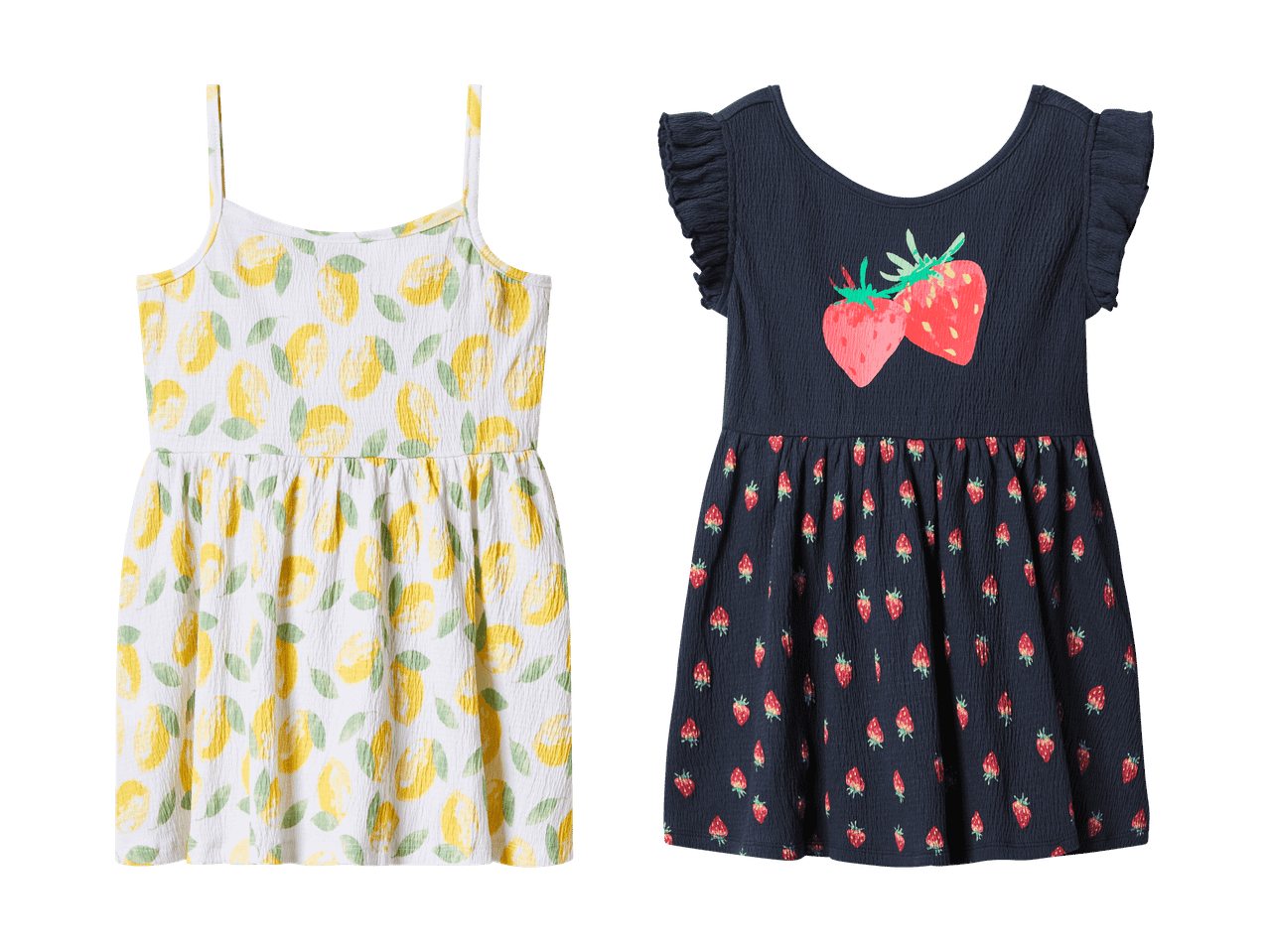 Zwei Sommerkleider für Mädchen: eines weiß mit gelben Zitronen, das andere dunkelblau mit roten Erdbeeren.