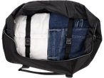 Mala de viagem Esmara com camisa branca e jeans