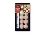 Vitasias kinesiske Siao Long Pao dumplings med kød i en sort plastikbakke.